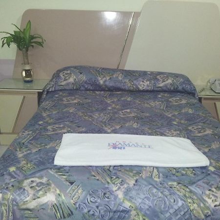 Hotel Diamante Inn Uriangato Buitenkant foto