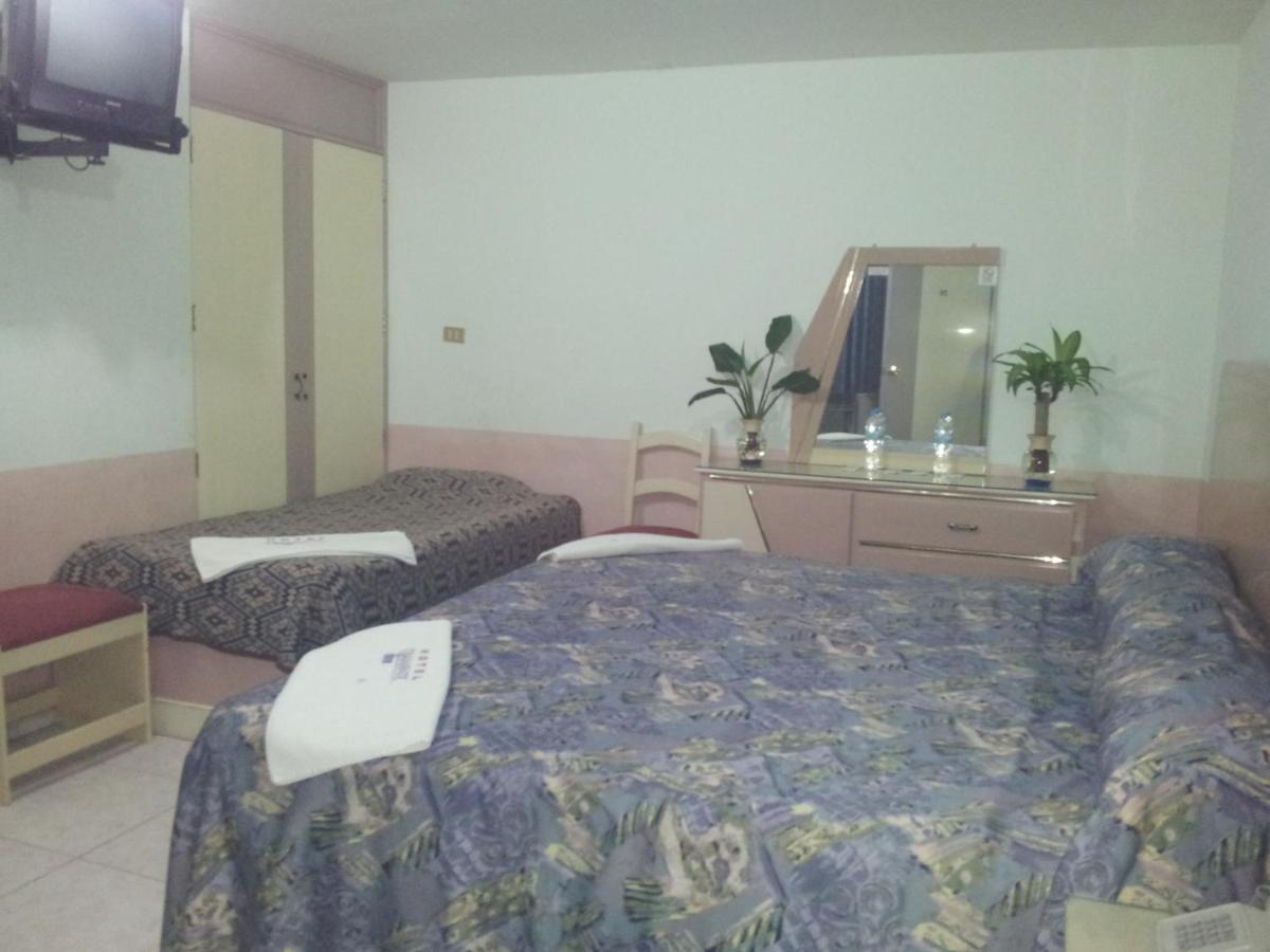 Hotel Diamante Inn Uriangato Buitenkant foto