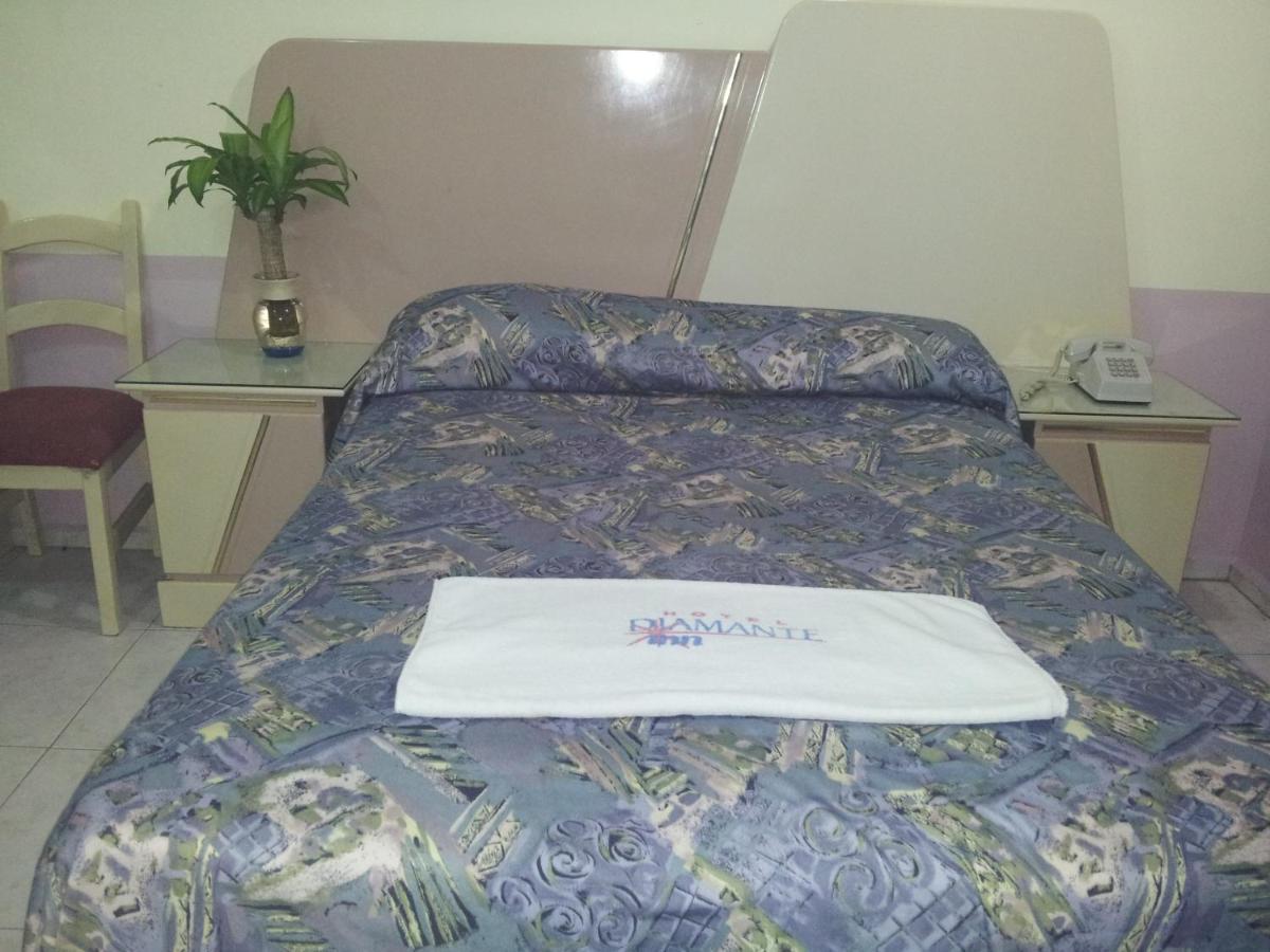 Hotel Diamante Inn Uriangato Buitenkant foto