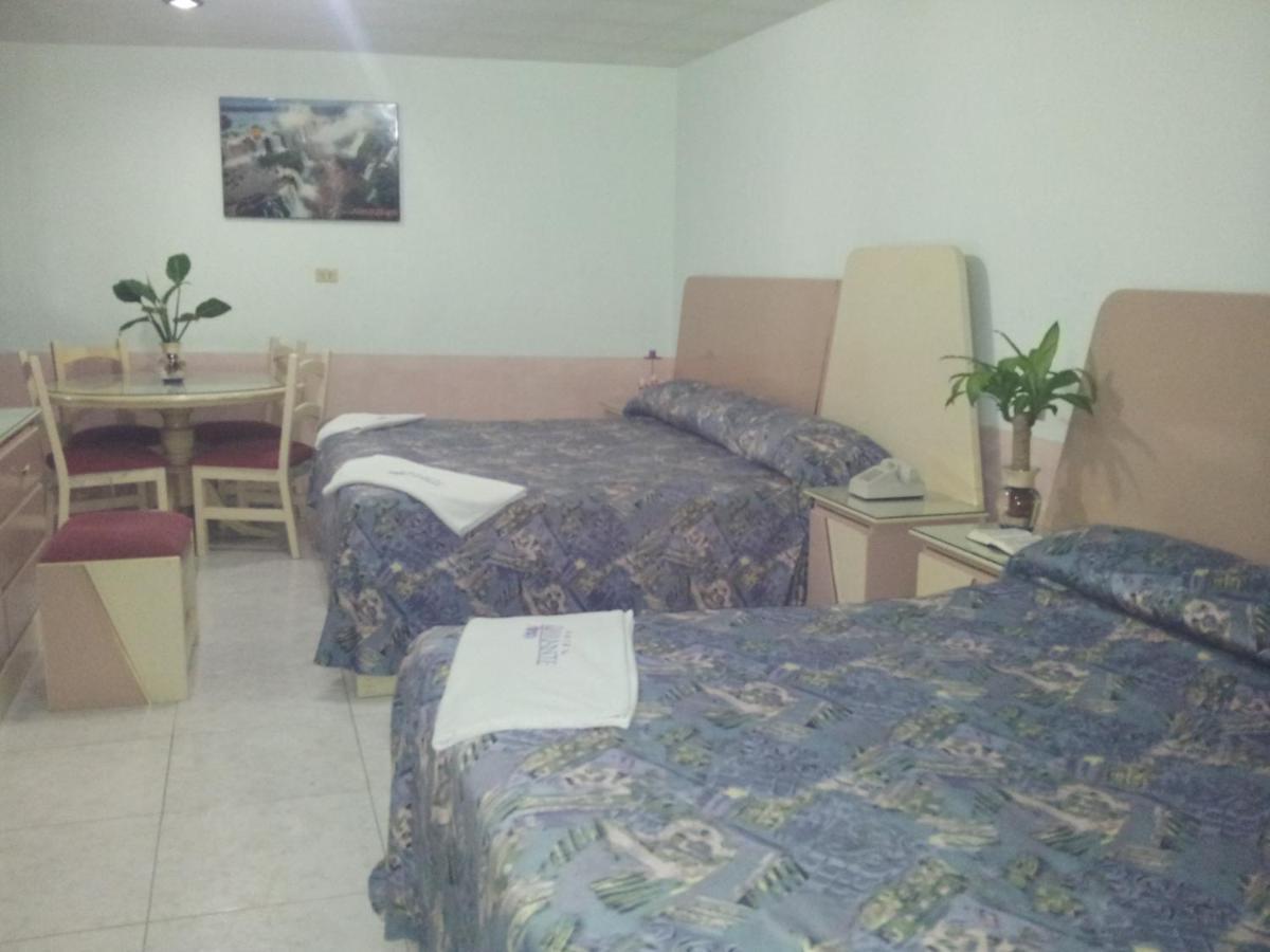 Hotel Diamante Inn Uriangato Buitenkant foto